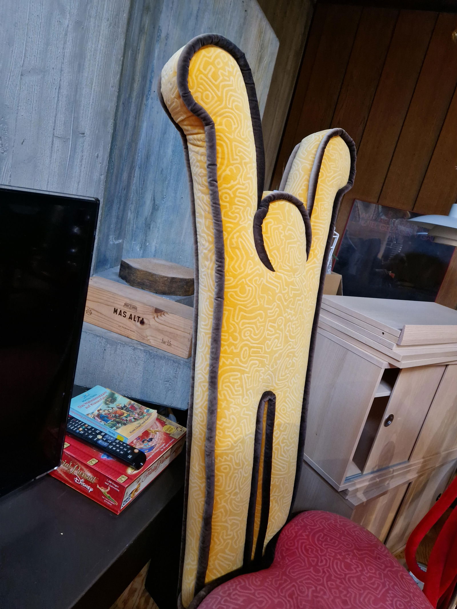 Keith Haring in Zusammenarbeit mit Bretz, Pop-Art-Sofa, Rot/Bunt - 6