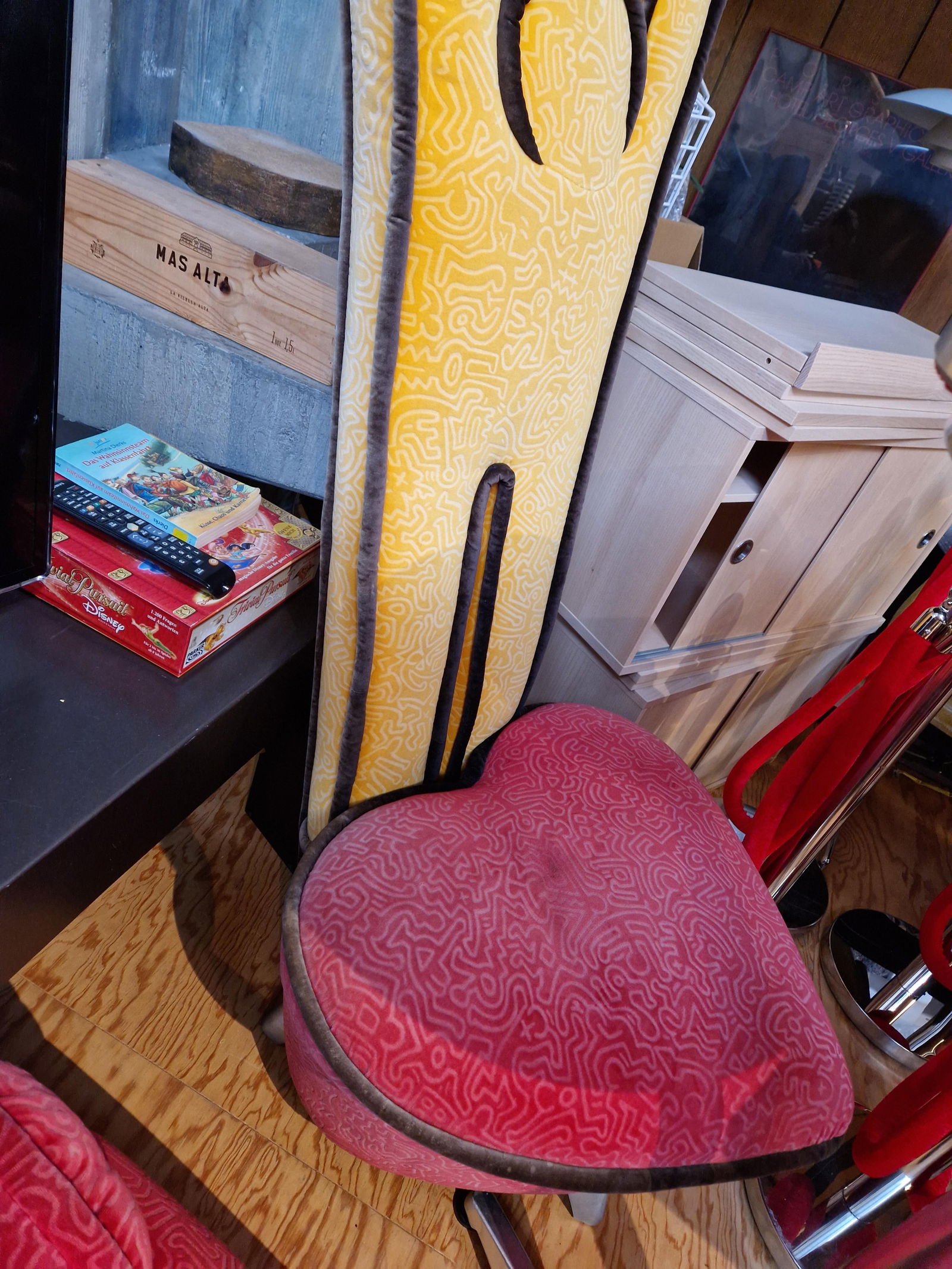 Keith Haring in Zusammenarbeit mit Bretz, Pop-Art-Sofa, Rot/Bunt - 7