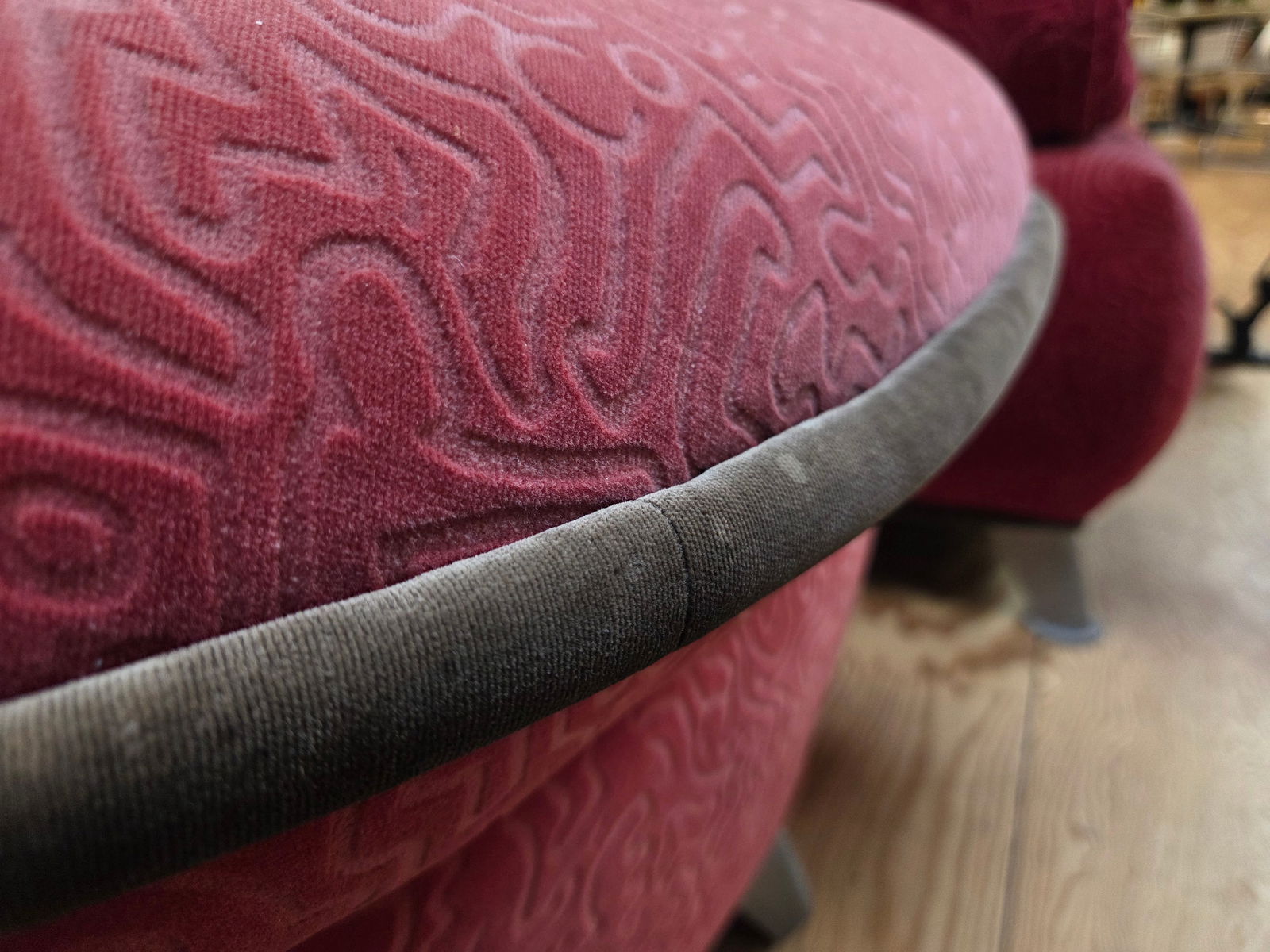 Keith Haring in Zusammenarbeit mit Bretz, Pop-Art-Sofa, Rot/Bunt - 8