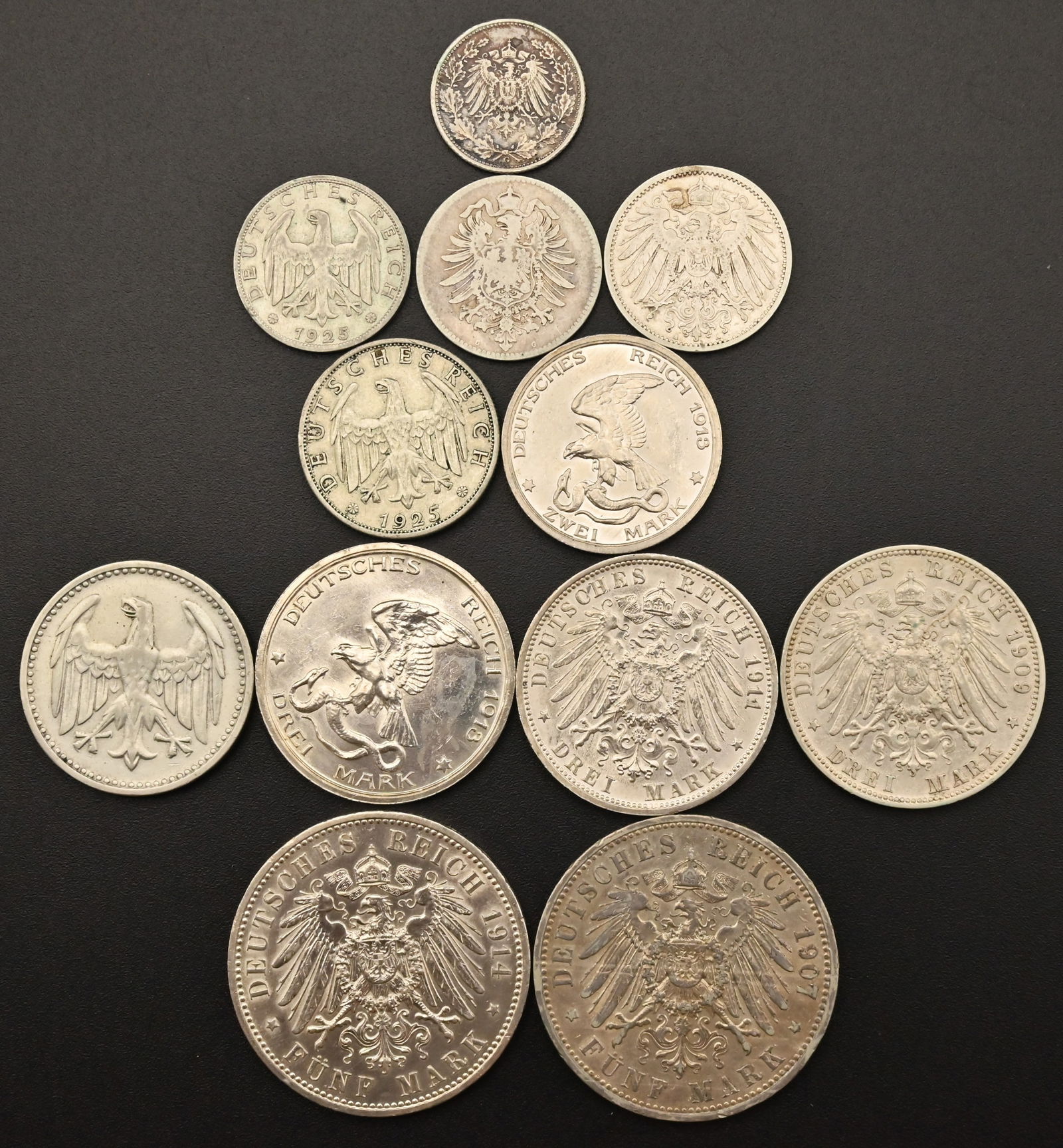 12 tlg Münzen Konvolut - Deutsches Kaiserreich ½ - 1 - 2 - 5 Mark: 12 tlg Münzen Konvolut - Deutsches Kaiserreich ½ - 1 - 2 - 5 Mark Deutsches Kaiserreich Umlaufmünzen½ Mark aus dem Jahr 1918 GSilber 0.900Gewicht: 2,83 g3 x 1 Mark aus den Jahren