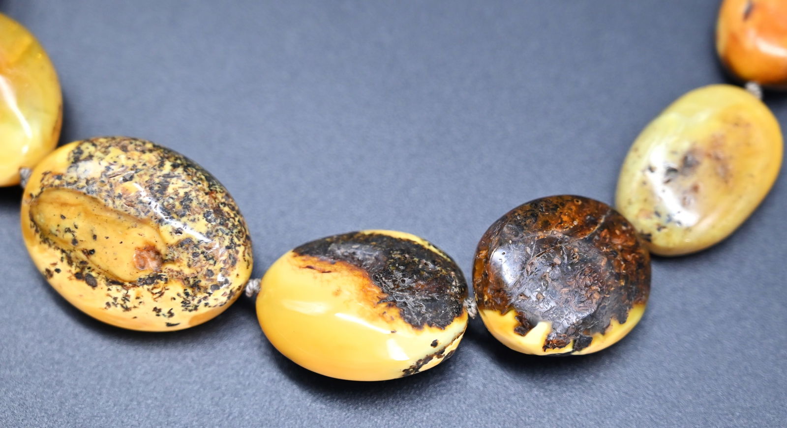 Made to Order Bernsteinschmuckset - Kette, Ring und Ohrklipps - 3