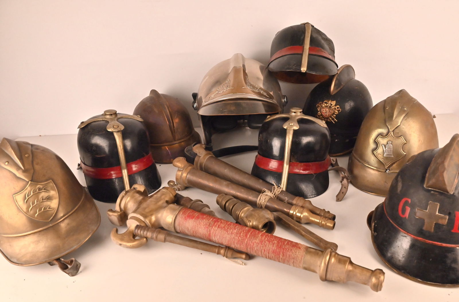 Sammlung Feuerwehr-Helme - 9 Exemplare: Sammlung Feuerwehr-Helme - 9 Exemplare Sammlung Feuerwehr-Helme - 9 Exemplare