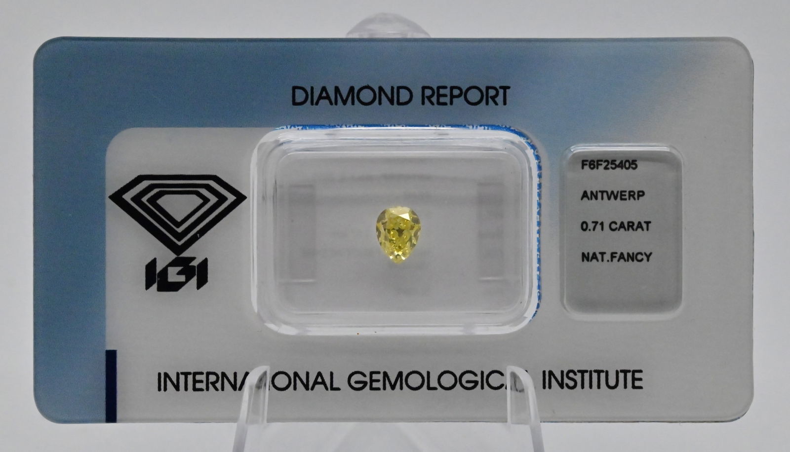 Loser Diamant, Herz-Schliff 0.71 ct. Natürliches, intensives Gelb, eingeschweißt, mit Zert: Natürlicher Diamant Gewicht: 0,71 ct. Farbe: Natürliches, intensives Gelb (Natural Fancy Intense Yellow) Schliff: Herz IGI-Expertise, versiegelt. 