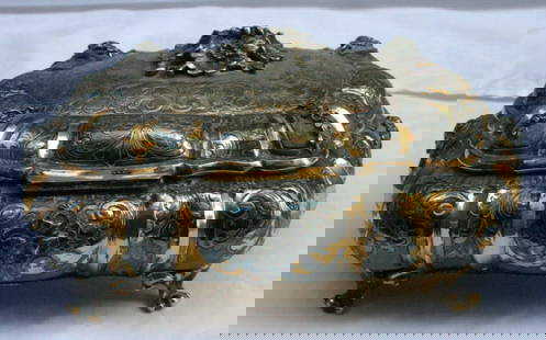 Victorian 800 Silver Gold Box Austrian Craftsmanship 1850-1899: Victorian 800 Silver Gold Box Austrian Craftsmanship 1850-1899 This exquisite Victorian box, crafted between 1850 and 1899, showcases the artistry of the era with its intricate design. Made from 800 s