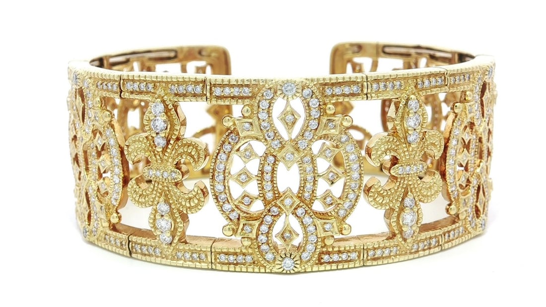 Judith Ripka 18k Gold 3ctw Diamond Wide Cuff Bracelet: Judith Ripka 18k Gold 3ctw Diamond Wide Cuff Bracelet This exquisite cuff bracelet by Judith Ripka features a stunning design crafted from solid 18k yellow gold. Adorned with numerous natural genuine