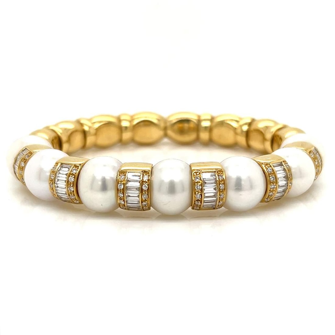 18K Yellow Gold Pearl Diamond Bangle 102 Diamonds 2.70 Ct: 18K Yellow Gold Pearl Diamond Bangle 102 Diamonds 2.70 Ct This stunning 18K Yellow Gold Bangle showcases an exquisite combination of pearls and diamonds. Weighing 71.1 grams, it features a total of 42