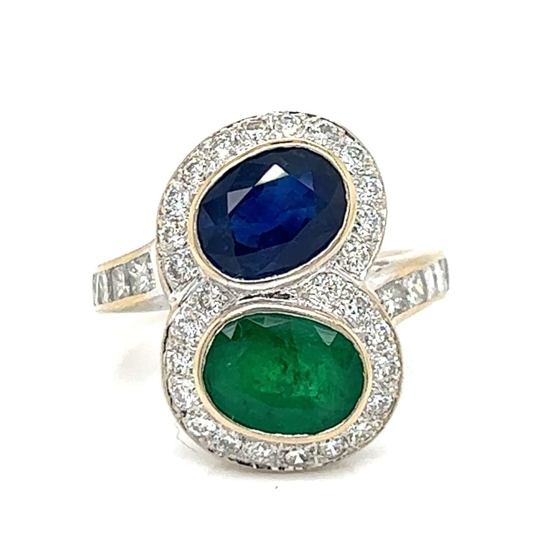 Elegant 18K White Gold Sapphire Emerald Diamond Ring 37 Stones (1 of 4)