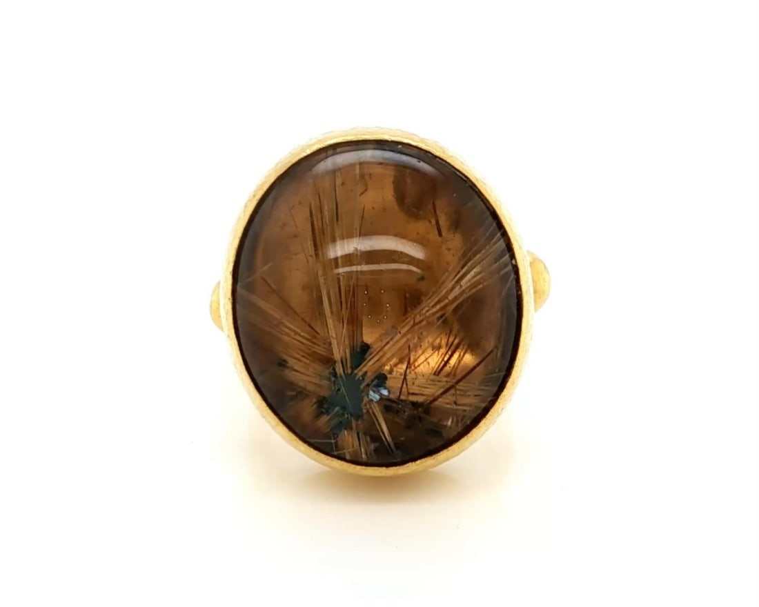 Gurhan Rune 24k Gold Rutilated Quartz Cocktail Ring Signed 6: Gurhan Rune 24k Gold Rutilated Quartz Cocktail Ring Signed 6 This exquisite Gurhan Rune cocktail ring features a stunning rutilated quartz stone at its center, showcasing unique golden threads that re