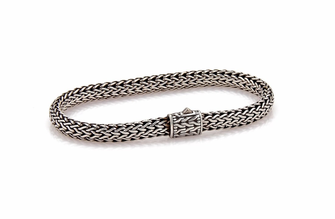 John Hardy Sterling Silver Wheat Woven Bracelet JH 925: John Hardy Sterling Silver Wheat Woven Bracelet JH 925 This exquisite bracelet by John Hardy showcases a stunning wheat woven design, expertly crafted in 925 sterling silver. The piece features a uniq