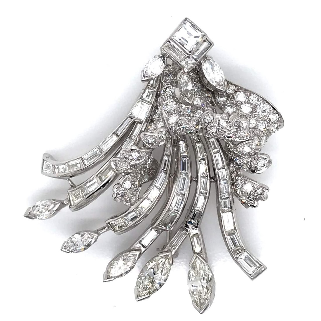 15.10 Ct Platinum Diamond Pin with VVS-VS Clarity: 15.10 Ct Platinum Diamond Pin with VVS-VS Clarity This stunning 15.10 Ct Diamond Pin features two exquisite Marquise Diamonds with a total weight of approximately 2.60 Ct, complemented by an impressiv