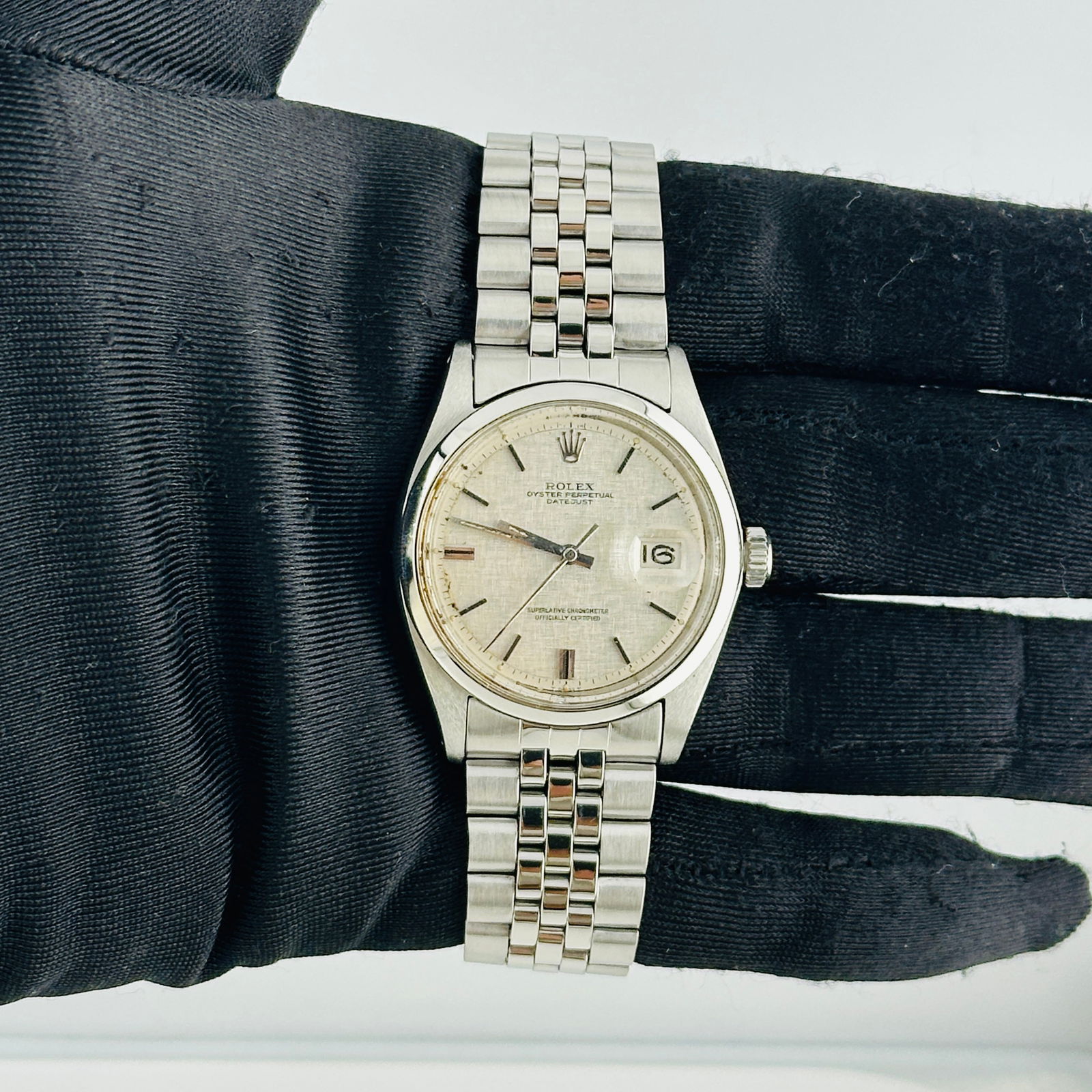 Rolex Datejust 1600 Silver Linen Dial Jubilee Bracelet: Rolex Datejust 1600 Silver Linen Dial Jubilee Bracelet This Rolex Datejust features a stunning silver linen dial that exudes elegance. Designed for men, this watch is a classic piece from the renowned