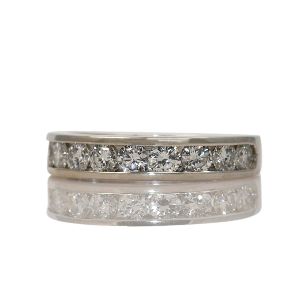 14K White Gold 1.00ct Diamond Wedding Band Ring Size 6: 14K White Gold 1.00ct Diamond Wedding Band Ring Size 6 This exquisite 14K white gold diamond band ring is a perfect choice for a wedding or anniversary. Weighing 4.1 grams, this elegant piece features