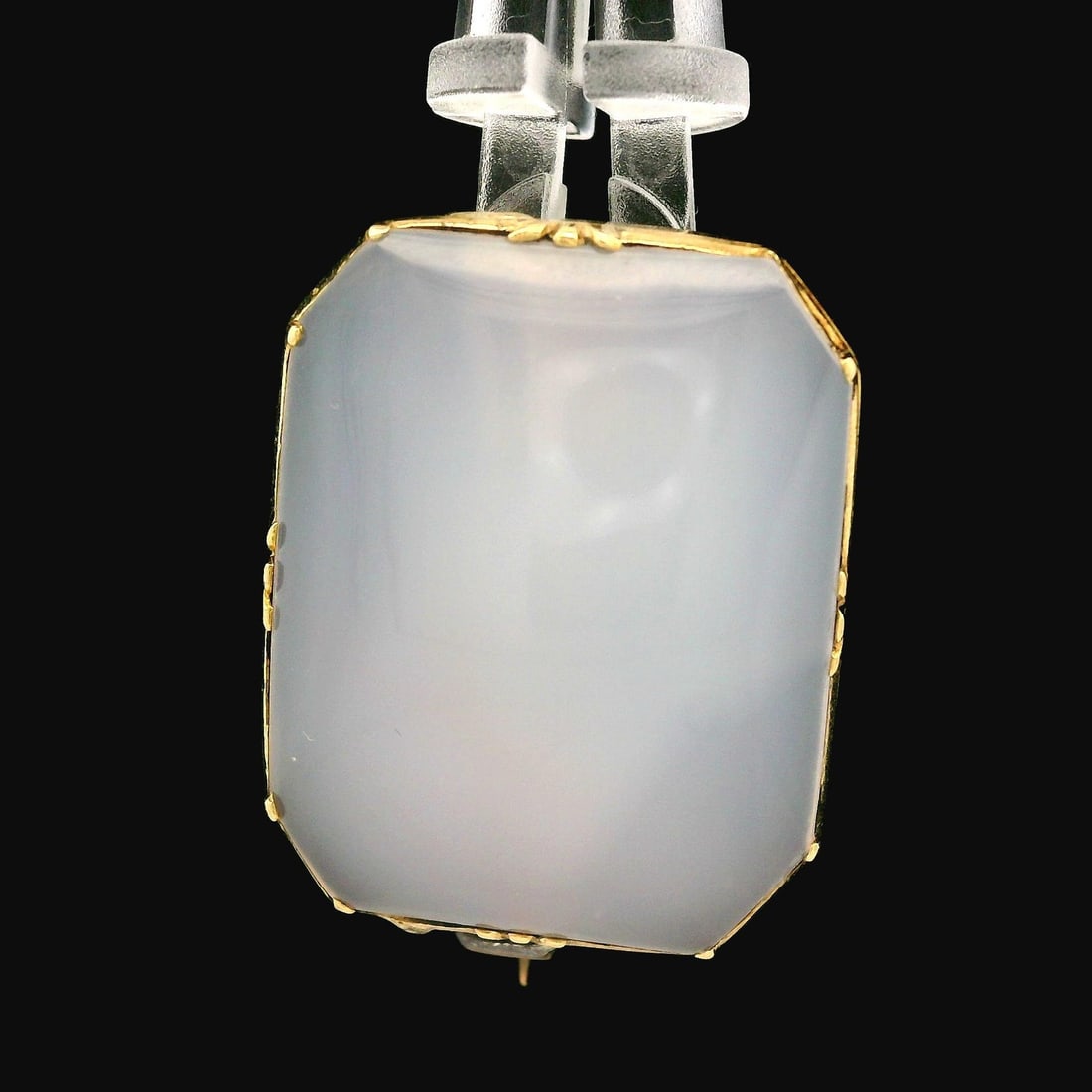 Antique Victorian 14k Yellow Gold Pink Quartz Cabochon Brooch: Antique Victorian 14k Yellow Gold Pink Quartz Cabochon Brooch This exquisite Antique Victorian brooch features a stunning rectangular cabochon pink quartz stone set in a solid 14k yellow gold frame. T