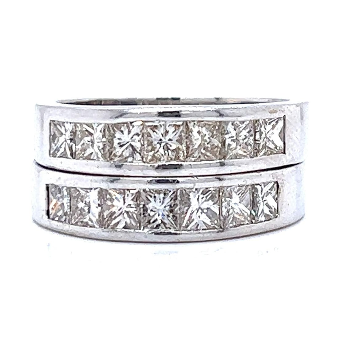 Elegant 18K White Gold Diamond Band 2.97 Ct with 14 Princess Cuts: Elegant 18K White Gold Diamond Band 2.97 Ct with 14 Princess Cuts This stunning diamond band features 14 princess-cut diamonds totaling 2.97 ct, set in luxurious 18K white gold. With a weight of 15.7
