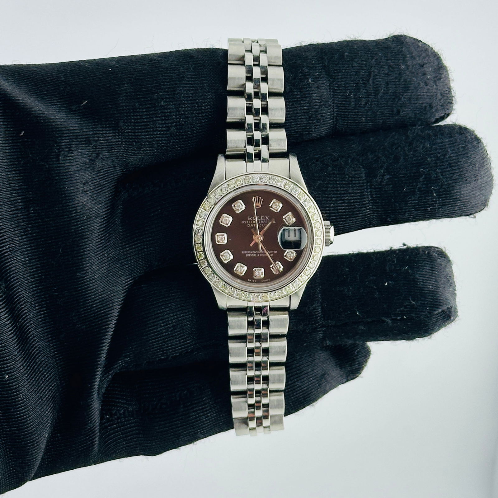 Rolex Datejust 69190 Ladies Watch Black Diamond Dial Jubilee Bracelet: Rolex Datejust 69190 Ladies Watch Black Diamond Dial Jubilee Bracelet This exquisite Rolex Datejust watch is designed for ladies, featuring a striking black dial that perfectly complements its diamond