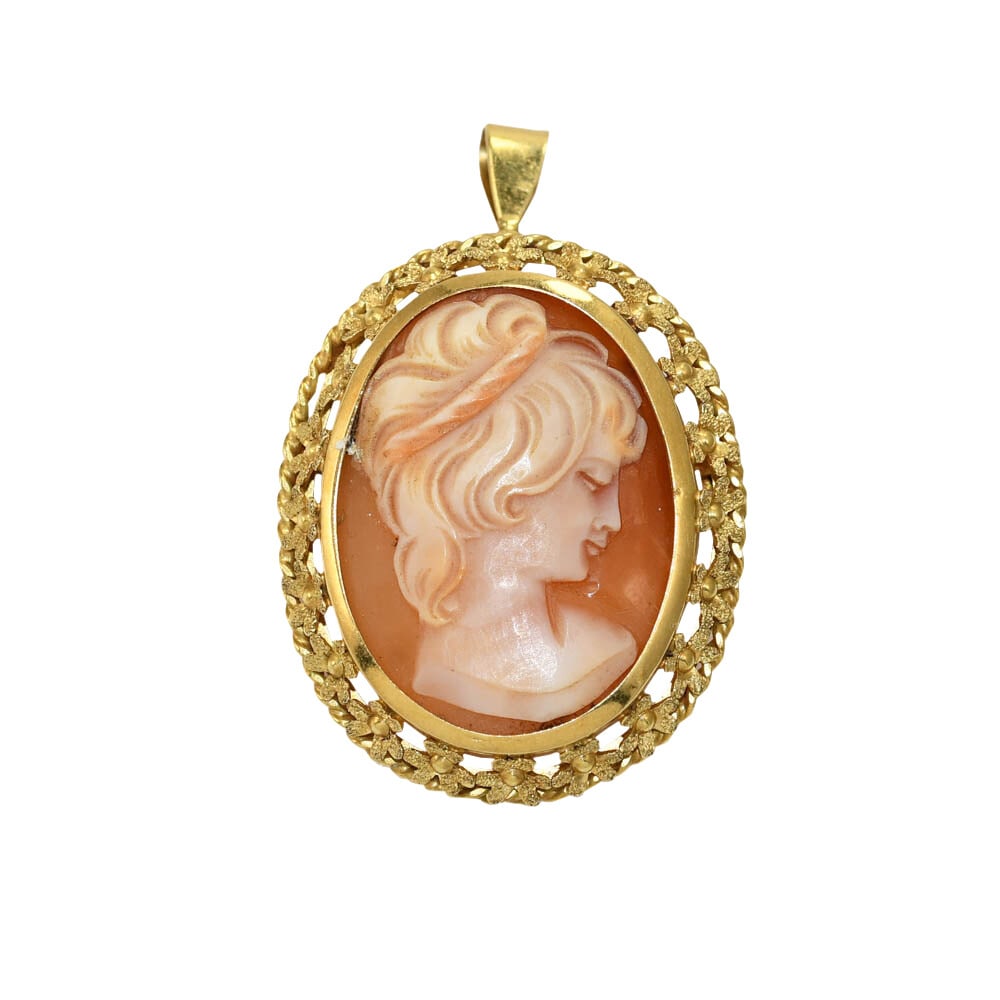 Exquisite 18K Yellow Gold Cameo Pendant Brooch 11.8g Ornate Design: Exquisite 18K Yellow Gold Cameo Pendant Brooch 11.8g Ornate Design This exquisite 18K Yellow Gold Cameo Pendant Brooch features a stunning cameo set in an ornate design. Versatile in style, it can be