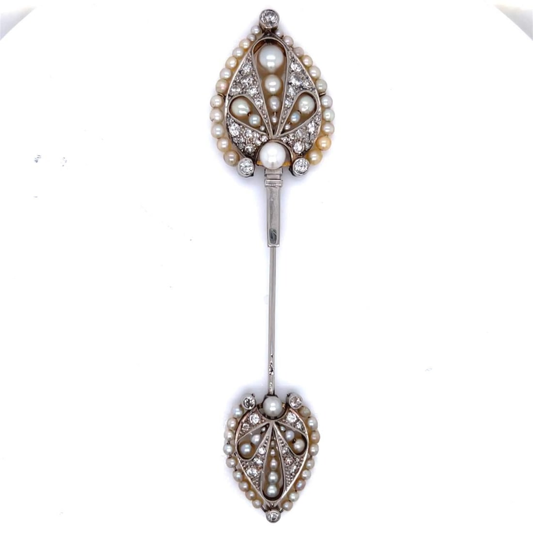 French Art Deco Platinum Pearl Diamond Jabot Pin 2.50 Ct 4 Inch: French Art Deco Platinum Pearl Diamond Jabot Pin 2.50 Ct 4 Inch This exquisite French Art Deco jabot pin is crafted in platinum and features a stunning natural pearl complemented by 46 Old Mine Diamon