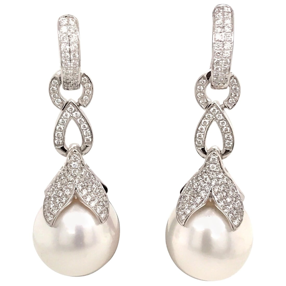 Harbor Diamonds 18K White Gold South Sea Pearl Drop Earrings 0.77 Carat: Harbor Diamonds 18K White Gold South Sea Pearl Drop Earrings 0.77 Carat Elevate your style with these exquisite South Sea Pearl Drop/Huggie Earrings, crafted from luxurious 18K white gold. These conte