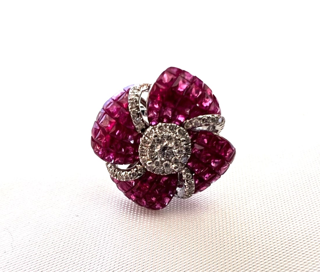 French 18K White Gold Diamond Ruby Ring Size 7 Hallmarked: French 18K White Gold Diamond Ruby Ring Size 7 Hallmarked This exquisite French ring is crafted from 18K white gold and features a stunning combination of diamond and ruby stones. Designed in a size 7