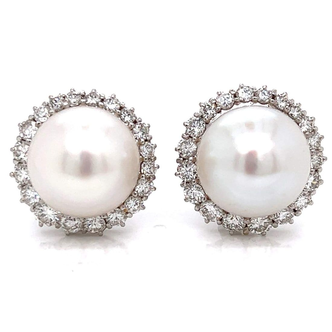 Platinum South Sea Pearl Diamond Earrings 4.40 Ct 15mm Pearls: Platinum South Sea Pearl Diamond Earrings 4.40 Ct 15mm Pearls Elevate your elegance with these stunning Platinum South Sea Pearl Diamond Earrings. Each earring features two exquisite 15mm South Sea Pe