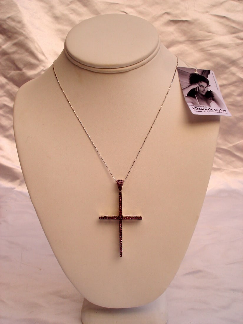 Elizabeth Taylor 18K White Gold Diamond Sapphire Cross Pendant: Elizabeth Taylor 18K White Gold Diamond Sapphire Cross Pendant This stunning cross pendant is crafted from 18K white gold and adorned with exquisite diamonds and sapphires, showcasing the elegance syn