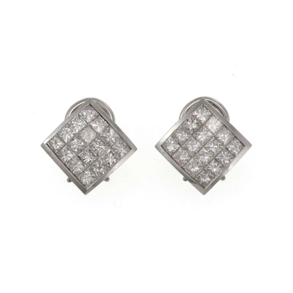 Elegant 3.20ct Princess Cut Diamond Huggie Earrings in 18k White Gold: Elegant 3.20ct Princess Cut Diamond Huggie Earrings in 18k White Gold Elevate your elegance with this stunning pair of huggie earrings, expertly crafted from 18k white gold. Featuring a striking squar