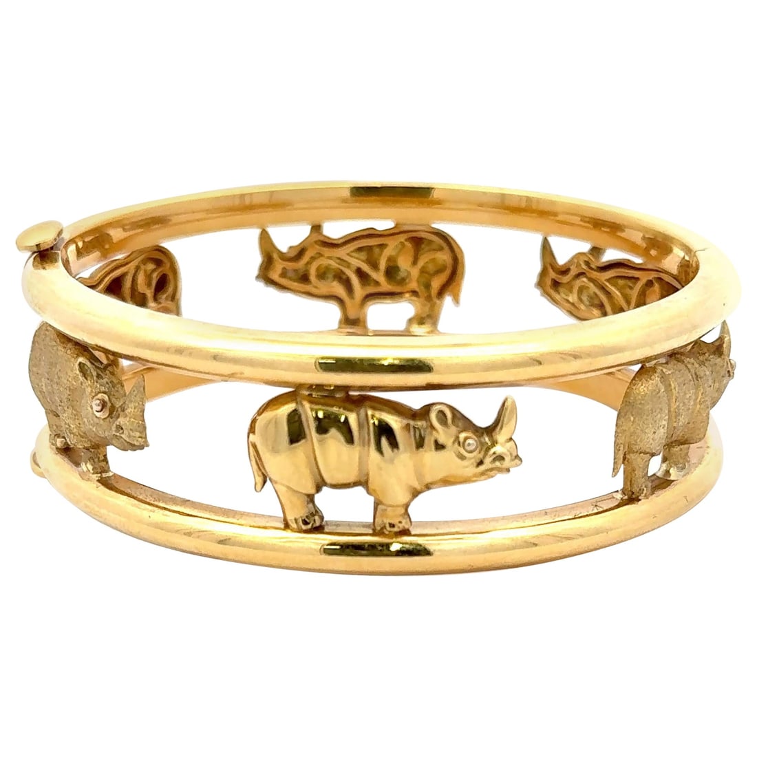 Rare Italian 18KT Yellow Gold Rhinoceros Bangle Bracelet 46.5g: Rare Italian 18KT Yellow Gold Rhinoceros Bangle Bracelet 46.5g This exquisite Italian bangle bracelet is crafted from 18K yellow gold, weighing 46.5 grams. The bracelet showcases a contemporary design