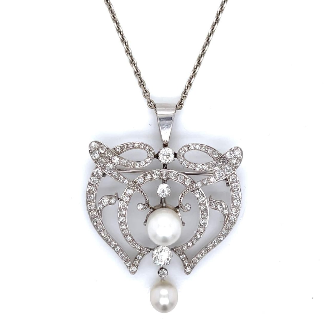 Art Deco Platinum 18K Gold Pearl Diamond Necklace 3.60 Ct: Art Deco Platinum 18K Gold Pearl Diamond Necklace 3.60 Ct This exquisite Art Deco necklace features a stunning combination of platinum and 18K gold, adorned with luxurious pearls and sparkling diamond