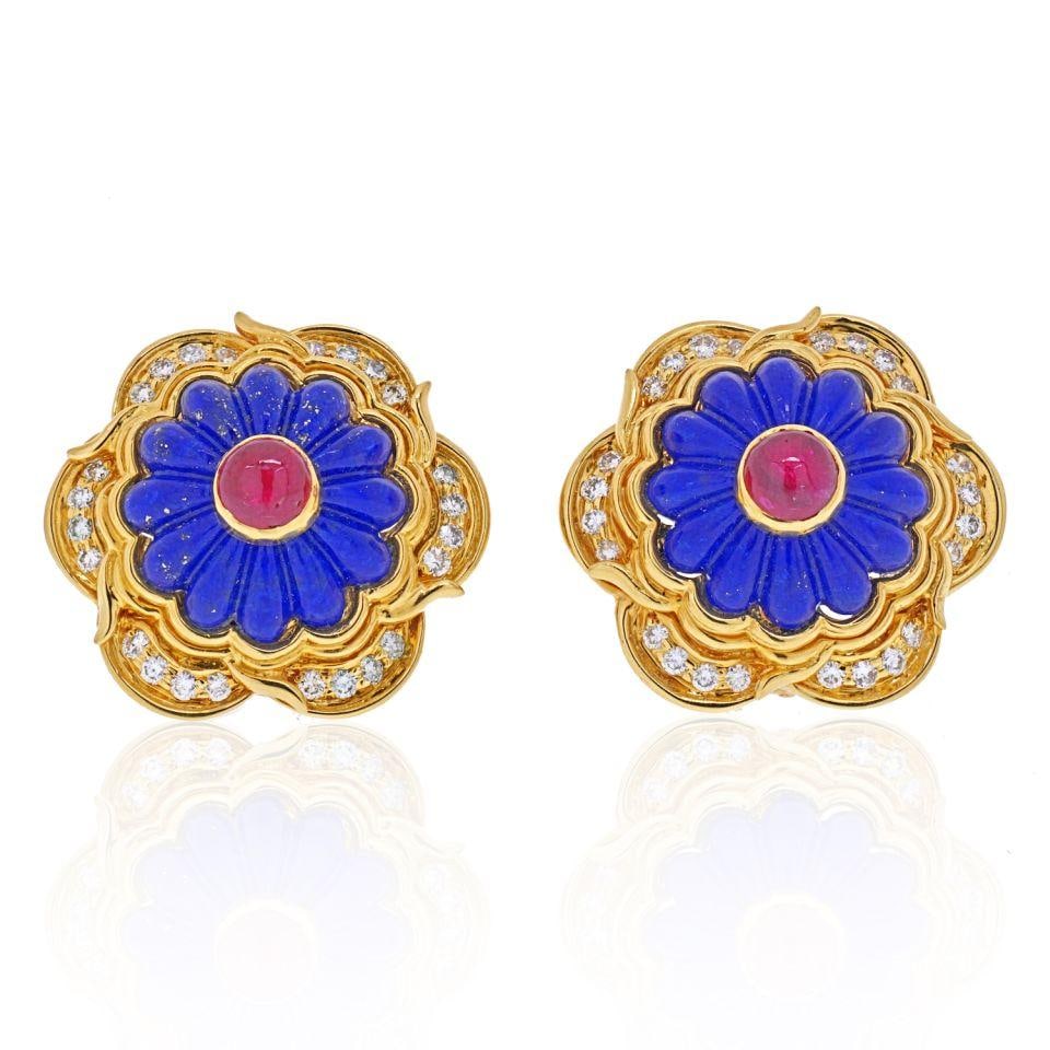 Harry Winston 18K Yellow Gold Floral Ruby Diamond Earrings: Harry Winston 18K Yellow Gold Floral Ruby Diamond Earrings These exquisite earrings showcase the artistry of Harry Winston, crafted in 18K yellow gold. Each earring features a floral design, highlight