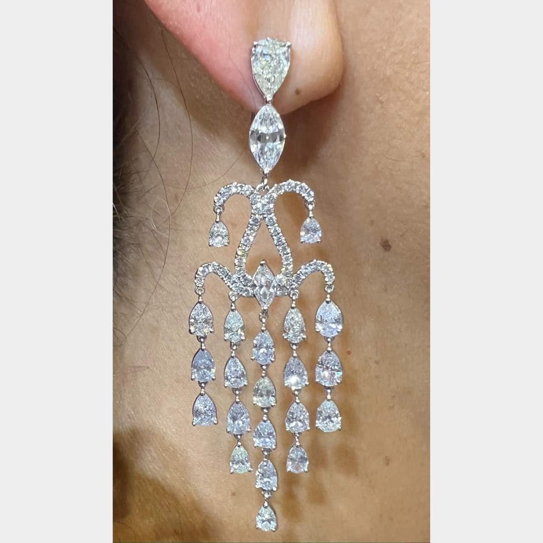 Platinum Diamond Chandelier Earrings 19.80 Ct 3 Inches: Platinum Diamond Chandelier Earrings 19.80 Ct 3 Inches Elevate your elegance with these stunning Platinum Diamond Chandelier Earrings. Crafted from high-quality platinum, these earrings weigh 28.9 gra