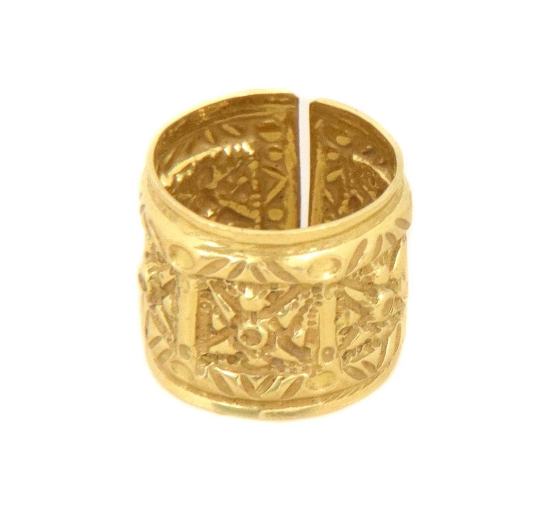 Etruscan 18k Yellow Gold 16mm Wide Cuff Band Ring Size 5.5: Etruscan 18k Yellow Gold 16mm Wide Cuff Band Ring Size 5.5 This exquisite Etruscan style cuff band ring showcases a unique design crafted from premium 18k yellow gold. The ring features an embossed sq