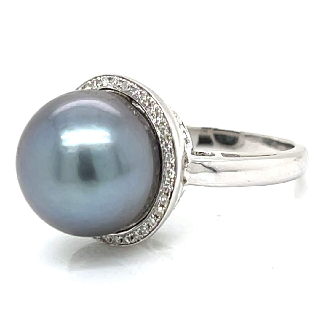 14K White Gold 13mm South Sea Pearl Diamond Ring: 14K White Gold 13mm South Sea Pearl Diamond Ring This elegant ring features a stunning 13.0mm South Sea pearl set in luxurious 14K white gold. The ring is adorned with approximately 0.30 carats of spa