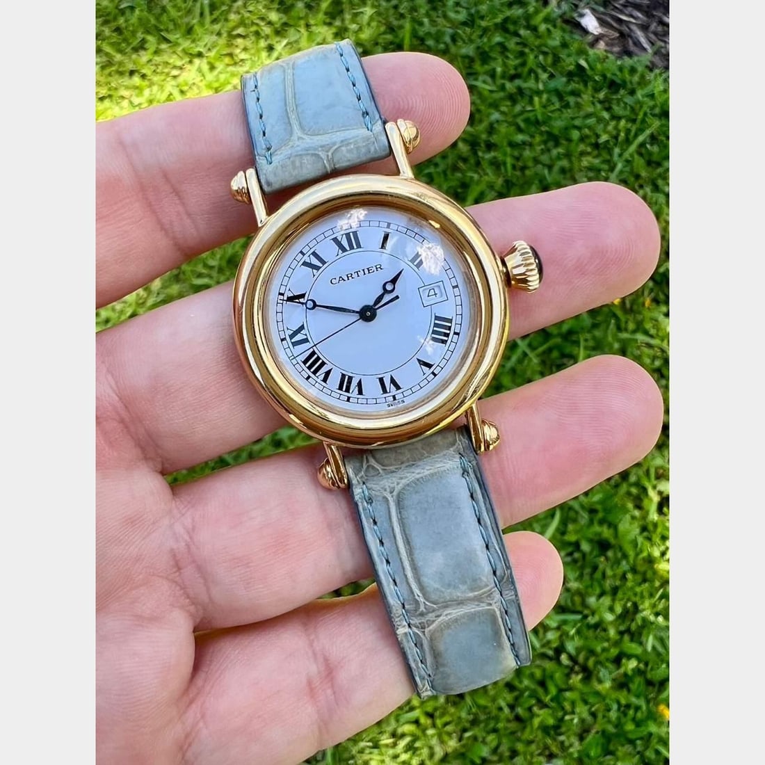 CARTIER 18K Yellow Gold Diabolo Watch Quartz 33mm Original Strap: CARTIER 18K Yellow Gold Diabolo Watch Quartz 33mm Original Strap Introducing the exquisite CARTIER 18K Yellow Gold Diabolo Watch, a stunning timepiece that combines elegance and functionality. This wa