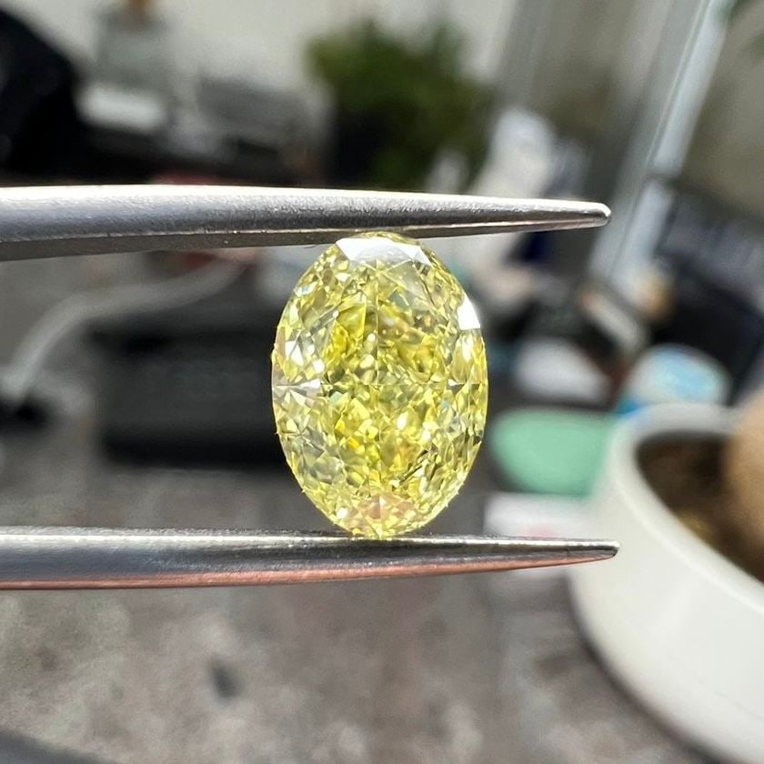 Loose Diamond - OVAL 1.32ct Fancy Intense Yellow VS2: Loose Diamond - OVAL 1.32ct Fancy Intense Yellow VS2 Source: Natural Shape: OVAL Carats: 1.32 Color: Fancy Intense Yellow Certification: GIA The Diamond Depot Guarantee: All items in this auction are