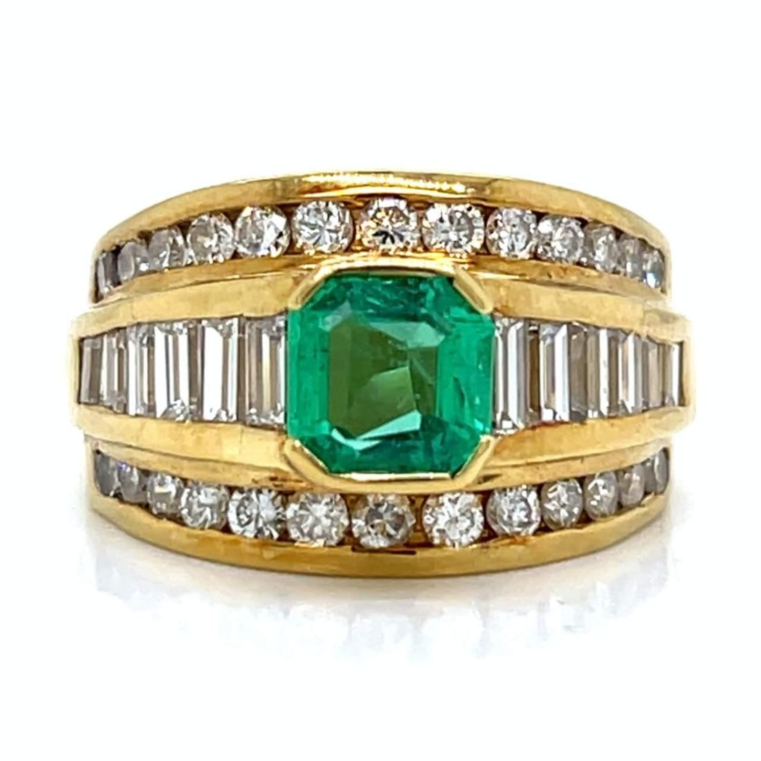 Stunning 18K Yellow Gold Emerald 1.30 Ct & 38 Diamonds Ring: Stunning 18K Yellow Gold Emerald 1.30 Ct & 38 Diamonds Ring This exquisite 18K Yellow Gold ring showcases a stunning Colombian Emerald, approximately 1.30 Ct, surrounded by a total of 38 sparkling dia
