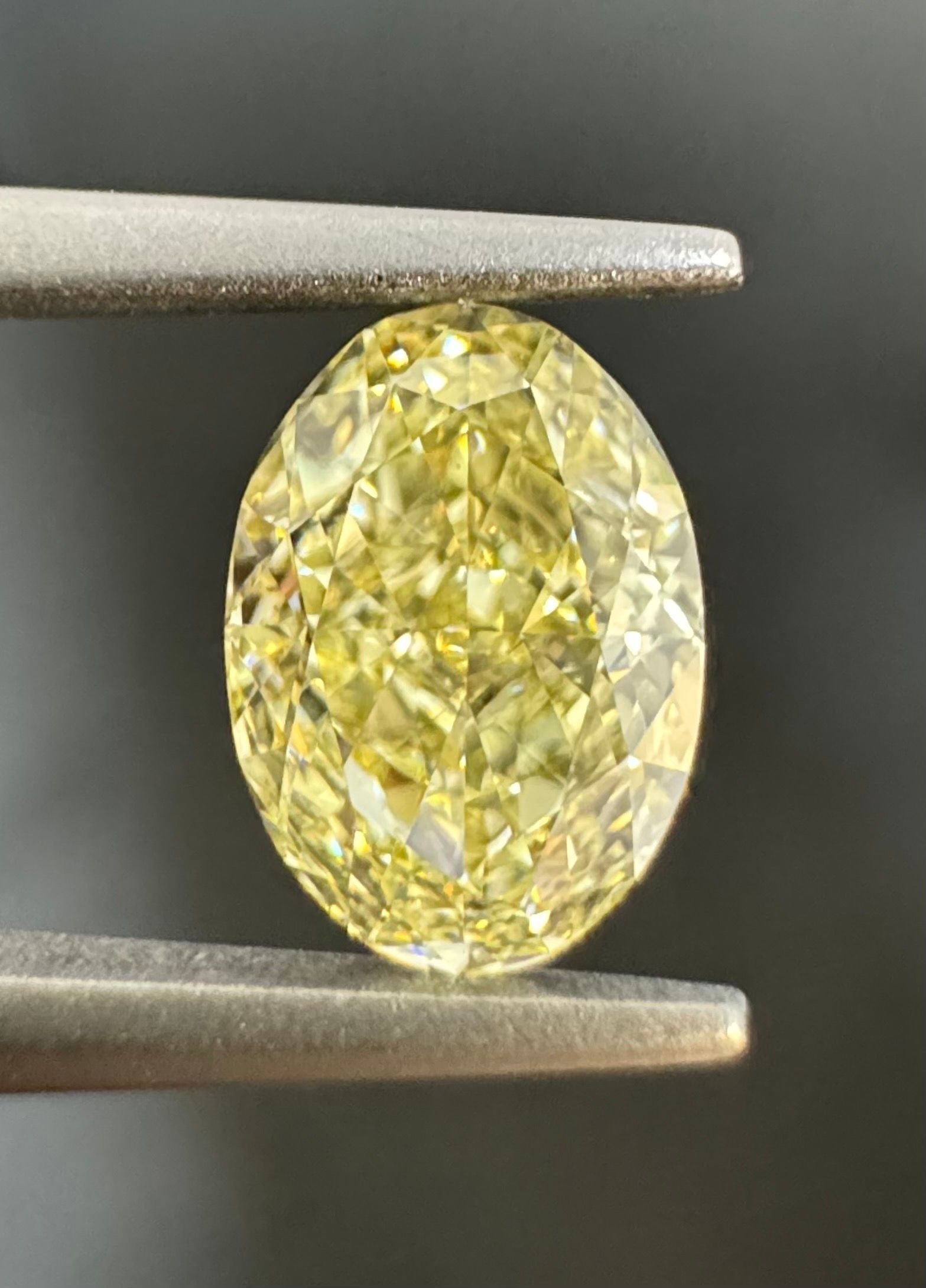 Loose Diamond - OVAL 1.21ct Fancy VS2: Loose Diamond - OVAL 1.21ct Fancy VS2 Source: Natural Shape: OVAL Carats: 1.21 Color: Fancy Certification: GIA Video: