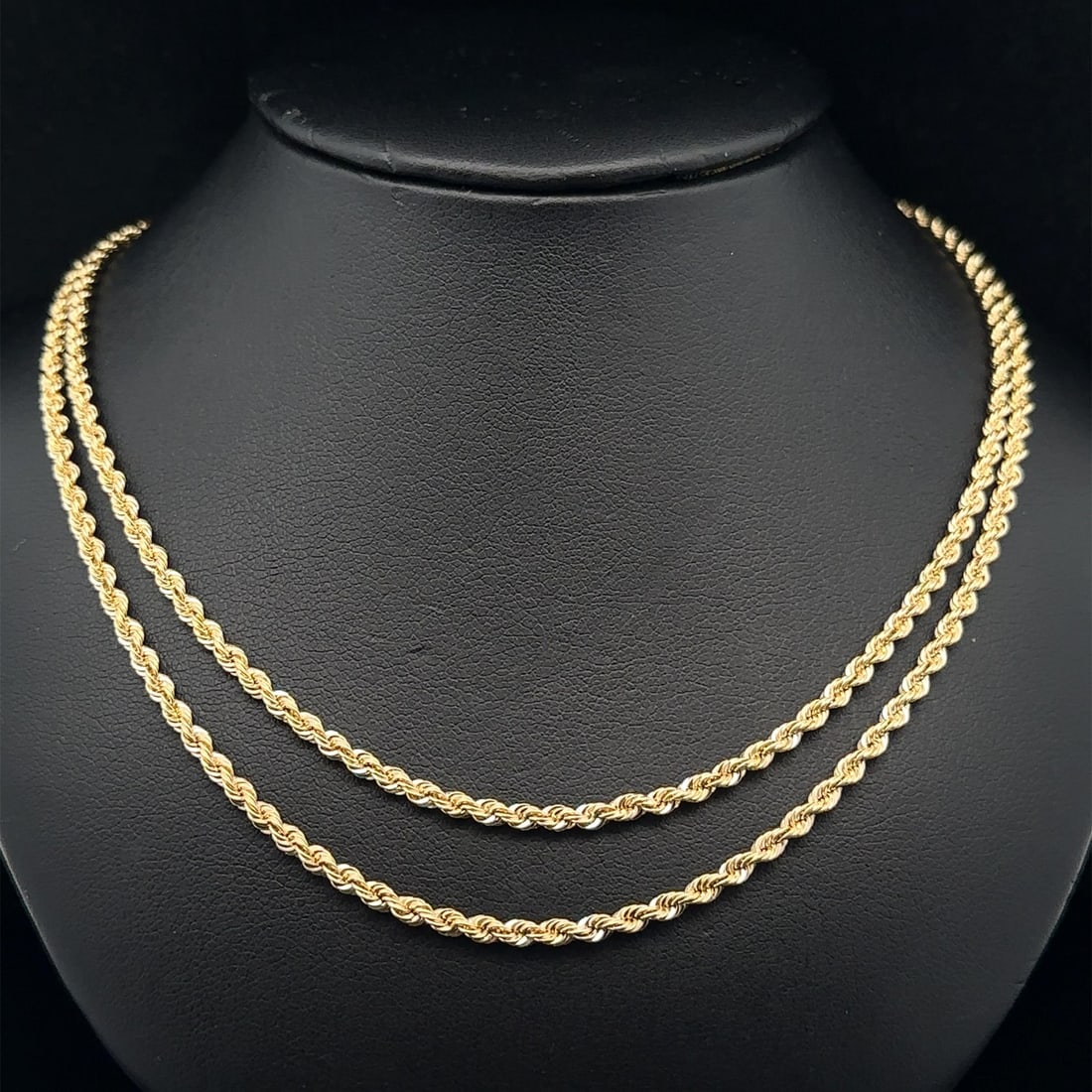 14k Yellow Gold 30 Inch Rope Link Chain Necklace with Barrel Push Clasp: 14k Yellow Gold 30 Inch Rope Link Chain Necklace with Barrel Push Clasp This exquisite necklace features a classic design with a solid 14k yellow gold construction, showcasing a 30-inch long rope link