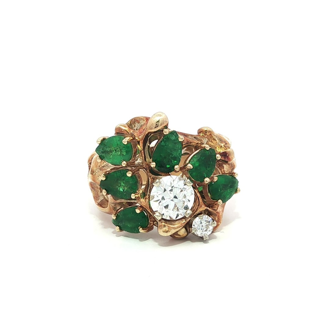 Vintage 14k Yellow Gold Emerald Diamond Cocktail Ring 3.01ct: Vintage 14k Yellow Gold Emerald Diamond Cocktail Ring 3.01ct This stunning vintage cocktail ring features a unique Brutalist design crafted from solid 14k yellow gold. The centerpiece is a vibrant nat