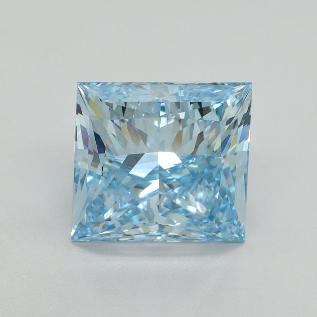 Loose Diamond - PRINCESS 4.01ct Fancy Vivid Blue VS1: Loose Diamond - PRINCESS 4.01ct Fancy Vivid Blue VS1 Source: This is a real non-mined Diamond that has been grown in a lab Shape: PRINCESS Carats: 4.01 Color: Fancy Vivid Blue Certification: IGI Video