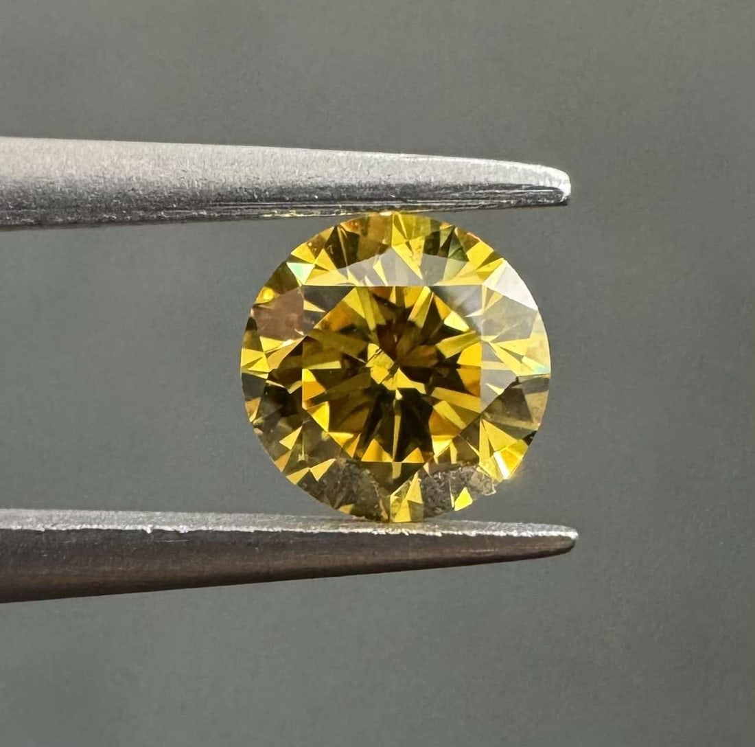 Loose Diamond - ROUND 0.3ct Fancy Vivid Orangey Yellow SI2: Loose Diamond - ROUND 0.3ct Fancy Vivid Orangey Yellow SI2 Source: Natural Shape: ROUND Carats: 0.3 Color: Fancy Vivid Orangey Yellow Certification: GIA Video: