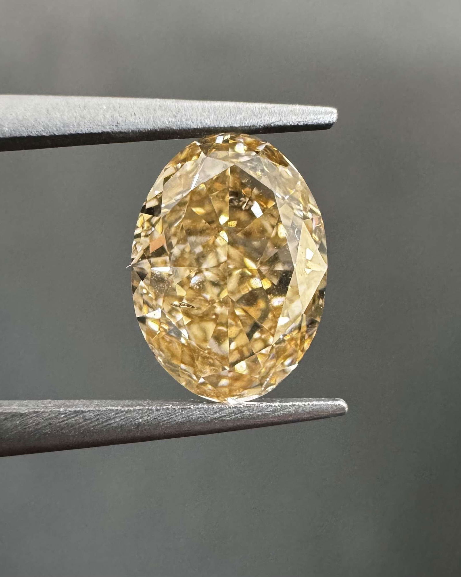 Loose Diamond - OVAL 1.02ct Fancy Brownish Yellow SI2: Loose Diamond - OVAL 1.02ct Fancy Brownish Yellow SI2 Source: Natural Shape: OVAL Carats: 1.02 Color: Fancy Brownish Yellow Certification: GIA Video: