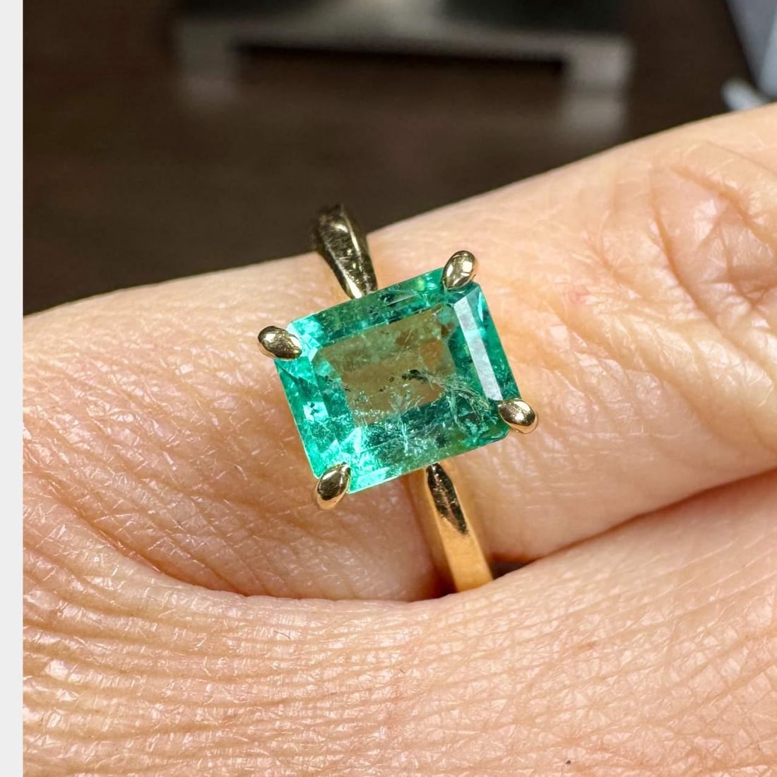 Elegant 18K Yellow Gold Emerald Ring 1.60 Ct Size 5 (1 of 2)