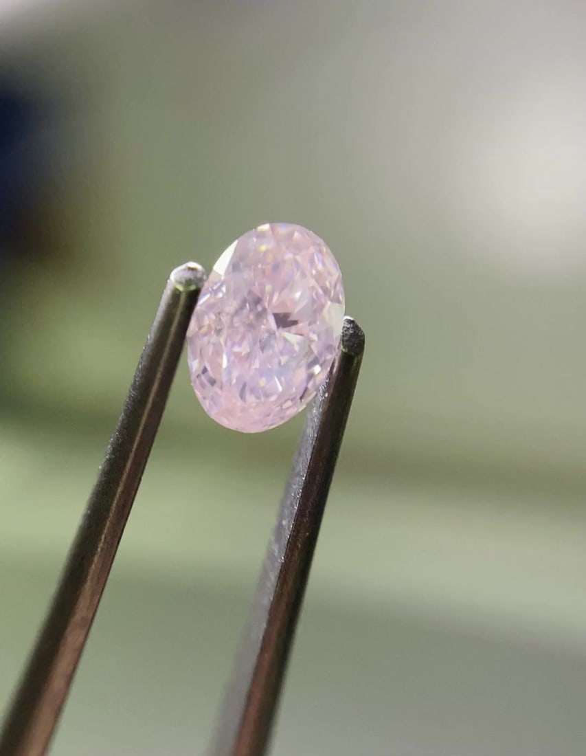 Loose Diamond - OVAL 0.26ct Fancy Light Orangey Pink VS2: Loose Diamond - OVAL 0.26ct Fancy Light Orangey Pink VS2 Source: Natural Shape: OVAL Carats: 0.26 Color: Fancy Light Orangey Pink Certification: GIA Video: