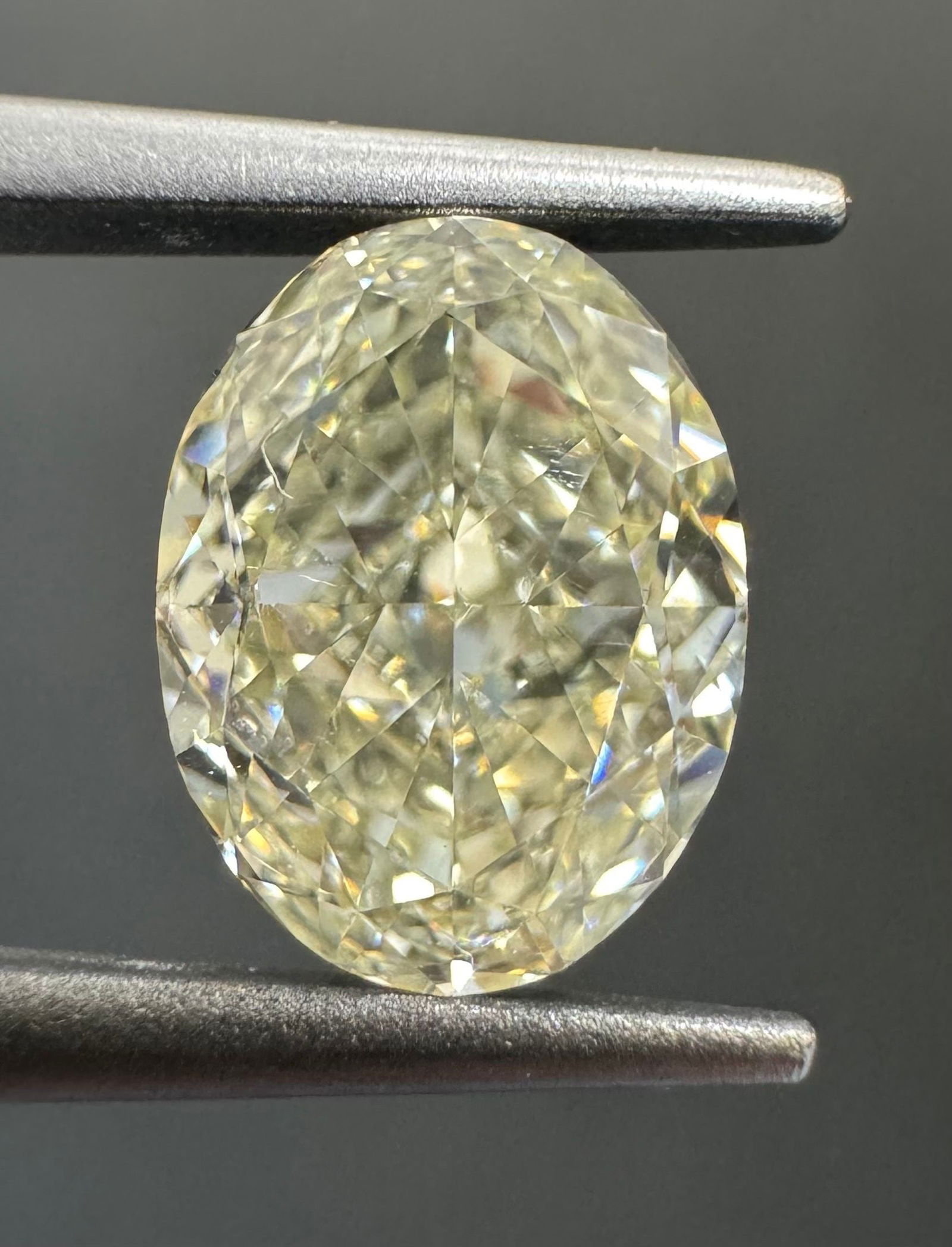 Loose Diamond - OVAL 1.51ct S-T SI1: Loose Diamond - OVAL 1.51ct S-T SI1 Source: Natural Shape: OVAL Carats: 1.51 Color: S-T Certification: GIA The Diamond Depot Guarantee: All items in this auction are guaranteed to be 100% authentic. A