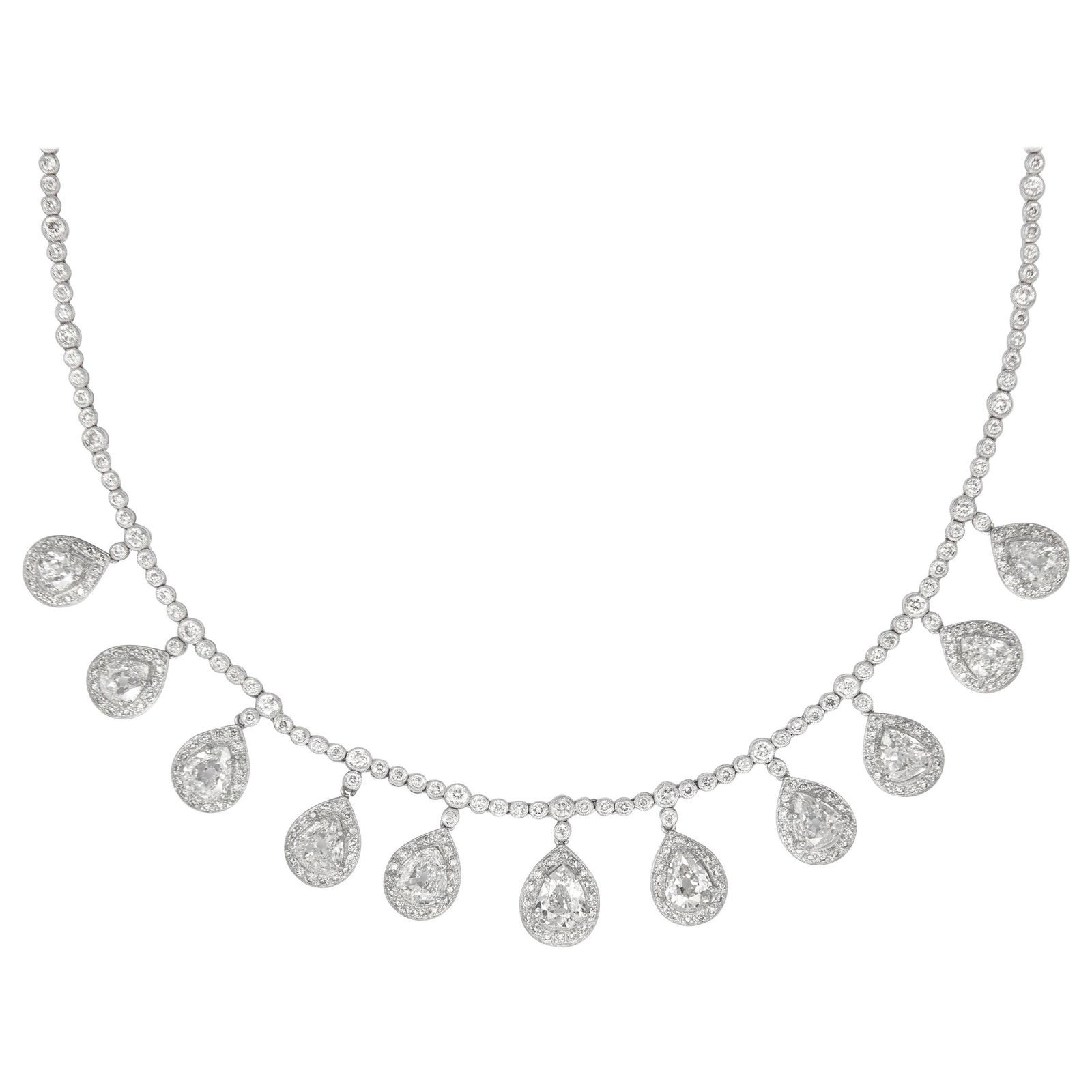 14.11ct Edwardian Diamond Dangling Necklace in 18k White Gold: 14.11ct Edwardian Diamond Dangling Necklace in 18k White Gold Discover the elegance of this exquisite dangling necklace, crafted from 18k white gold and featuring a stunning array of diamonds. The nec