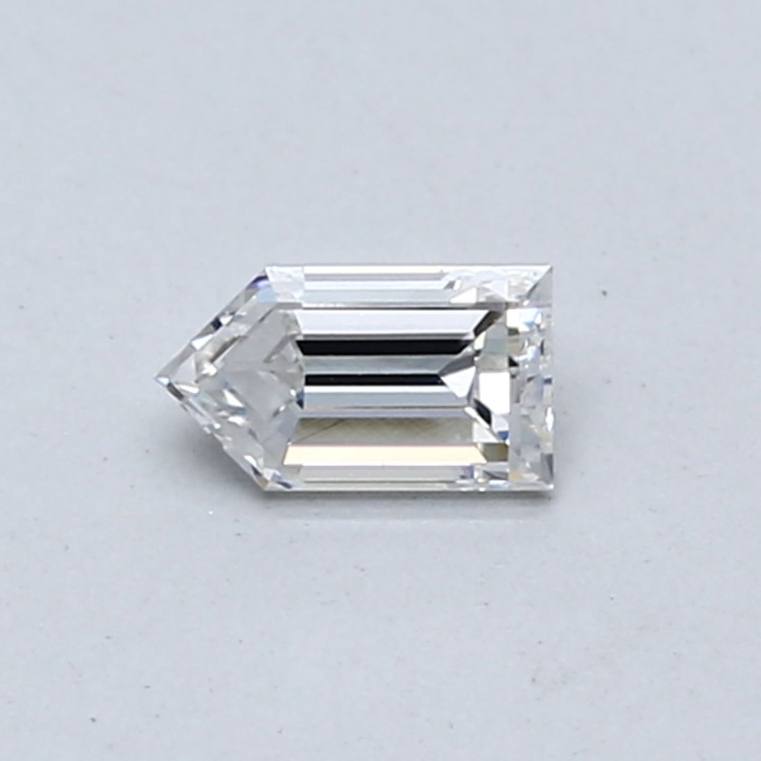 Loose Diamond - BULLET 0.32ct E VVS2: Loose Diamond - BULLET 0.32ct E VVS2 Source: This is a real non-mined Diamond that has been grown in a lab Shape: BULLET Carats: 0.32 Color: E Clarity: VVS2 Certification: NONE Video: