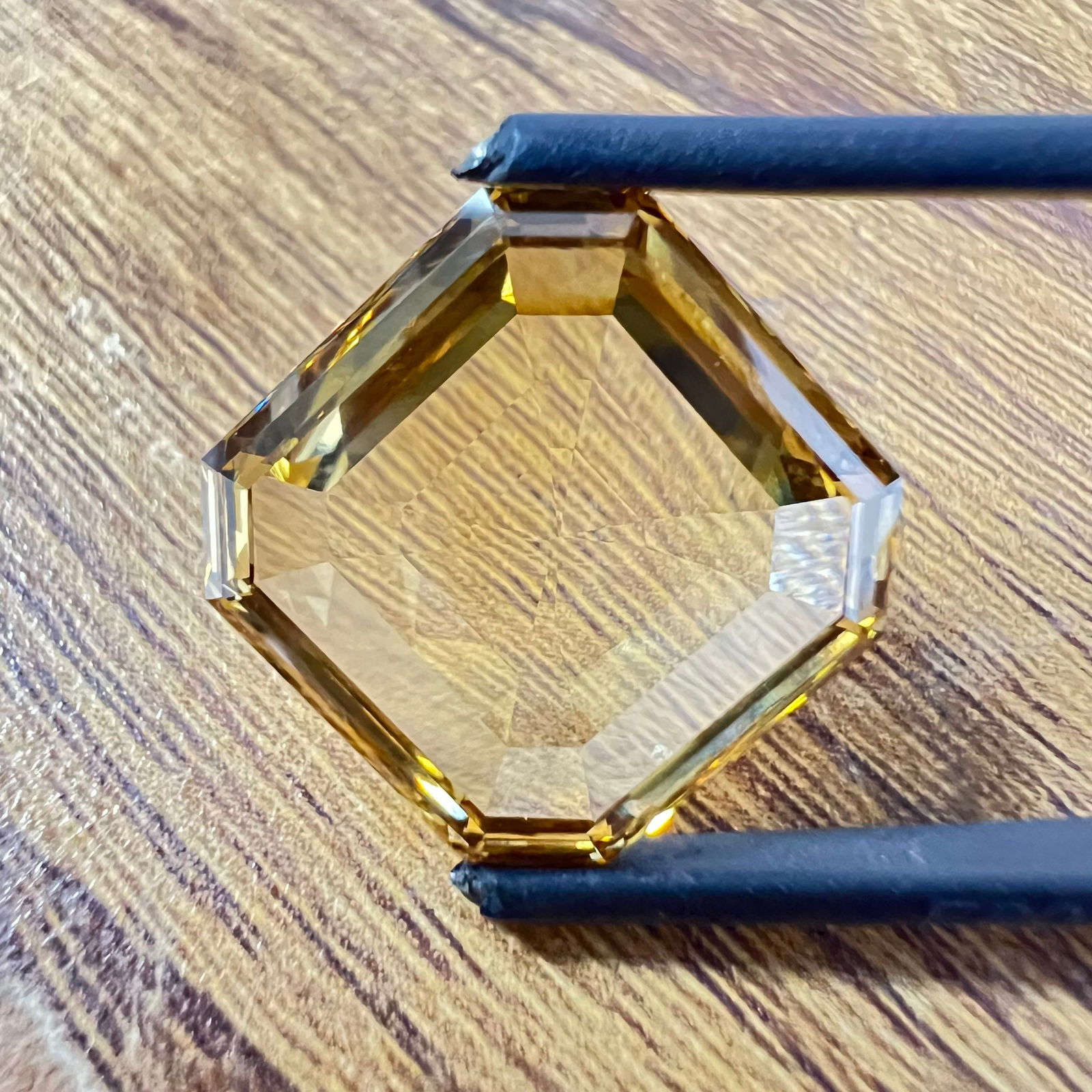 Loose Diamond - ASSCHER 12.52ct Yellow VS1: Loose Diamond - ASSCHER 12.52ct Yellow VS1 Source: This is a real non-mined Diamond that has been grown in a lab Shape: ASSCHER Carats: 12.52 Color: Yellow Certification: NONE The Diamond Depot Guaran