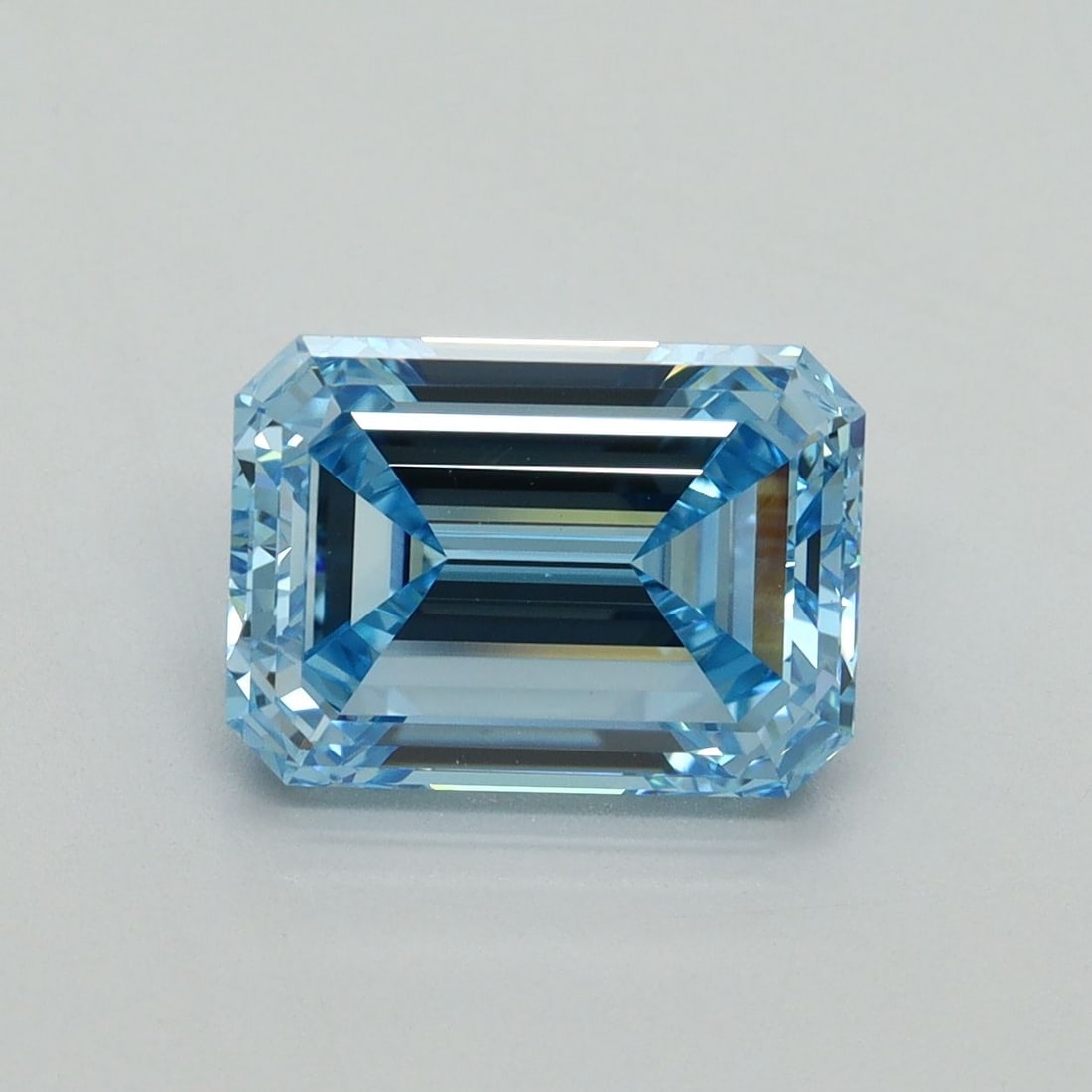 Loose Diamond - EMERALD 3.04ct Fancy Vivid Blue VS1: Loose Diamond - EMERALD 3.04ct Fancy Vivid Blue VS1 Source: This is a real non-mined Diamond that has been grown in a lab Shape: EMERALD Carats: 3.04 Color: Fancy Vivid Blue Certification: IGI Video: