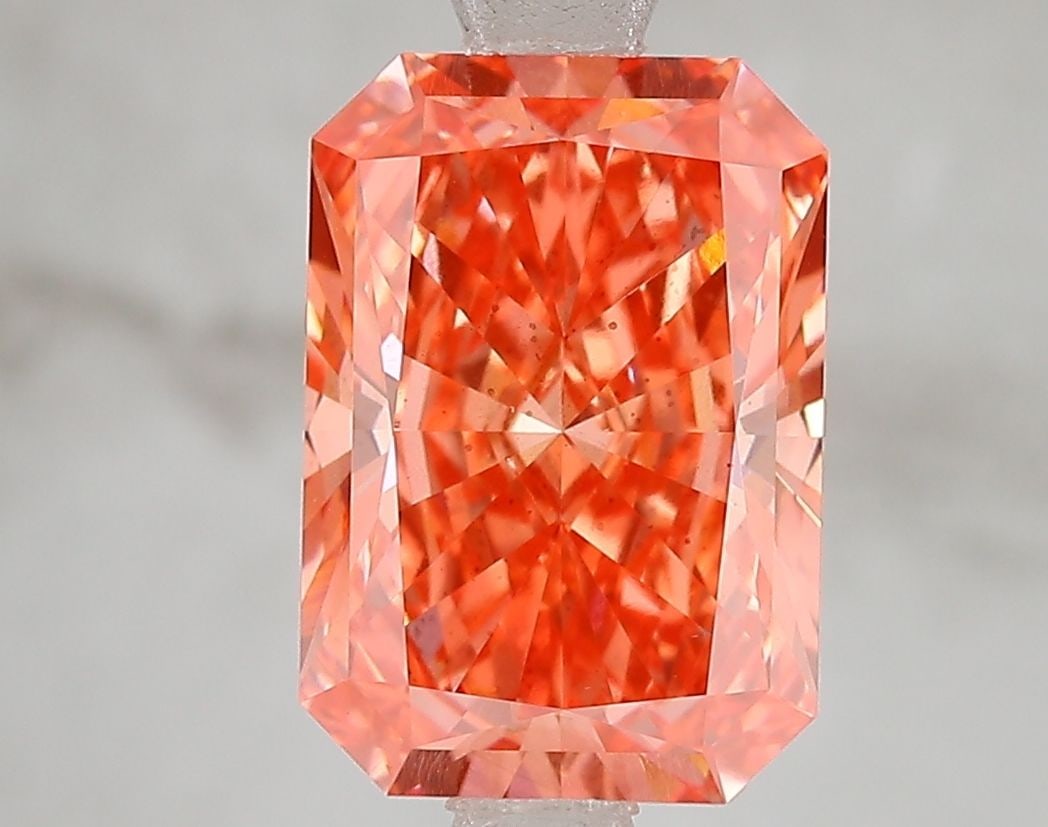 Loose Diamond - RADIANT 3.08ct Fancy Vivid Pink SI1: Loose Diamond - RADIANT 3.08ct Fancy Vivid Pink SI1 Source: This is a real non-mined Diamond that has been grown in a lab Shape: RADIANT Carats: 3.08 Color: Fancy Vivid Pink Certification: IGI Video:
