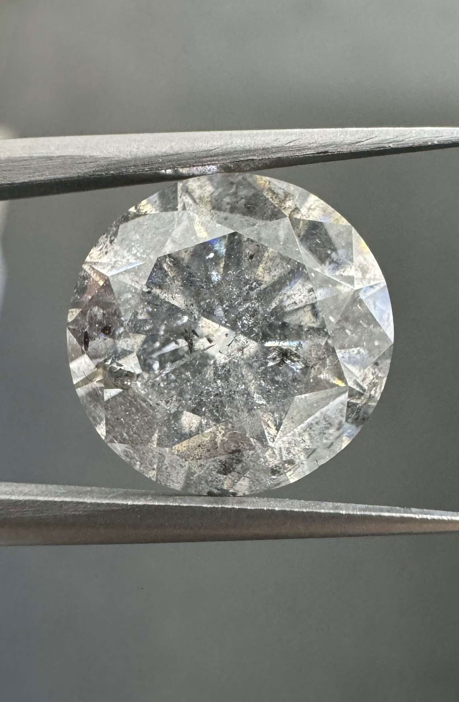 Loose Diamond - ROUND 4.62ct Fancy Gray: Loose Diamond - ROUND 4.62ct Fancy Gray Source: Natural Shape: ROUND Carats: 4.62 Color: Fancy Gray Certification: GIA Video:
